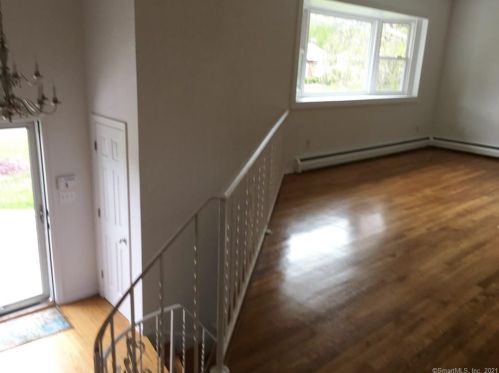 10 Cottontail Rd, Norwalk CT  06854-3213 exterior