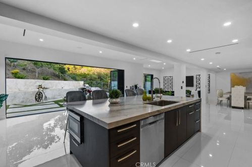 2434 Delisle Ct, Glendale CA  91208-2210 exterior