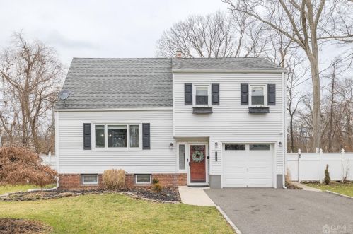 105 Pearl Pl, Green Brook, NJ 08812-1622