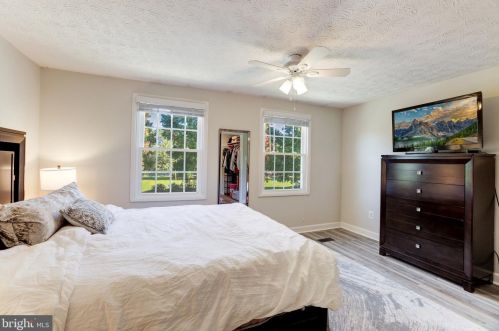 1634 Purple Sage Dr, Herndon VA  20194-5601 exterior
