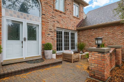 613 Chippewa Dr, Naperville, IL 60563-1383