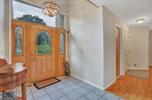 3 Sunny Slope Dr, Warren, NJ 07059-7140