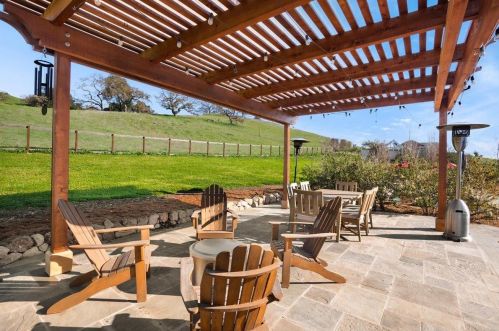 7670 Crews Rd, Gilroy CA  95020-9558 exterior