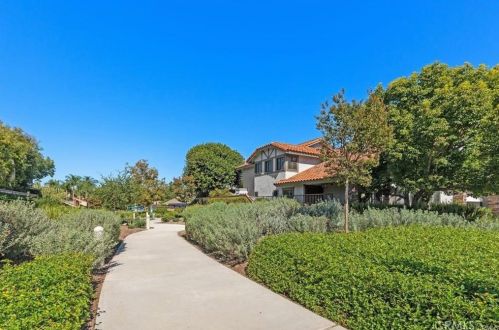 10 Vispera, Irvine CA  92620-2127 exterior