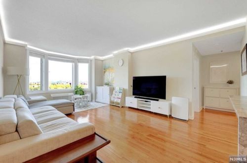 2302 City Pl, Edgewater NJ  07020-3157 exterior