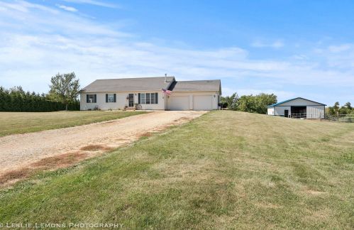 919 Brook Meadow Dr, The Burg, IL 61318-9635