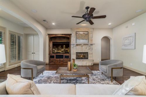 6600 Barcelona, Irving TX  75039-3043 exterior