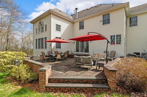 50 Stephanie Dr, Stirling, NJ 07980-1030