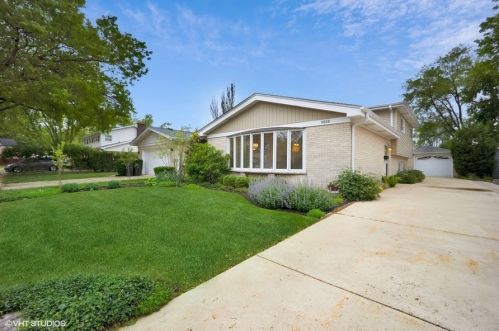 9008 Luna Ave, Morton Grove, IL 60053-2526