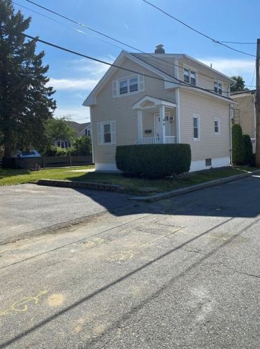 64 Tappan St, Providence, RI 02908-1719