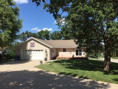 401 Bluff St, Greene, IA 50636-9430