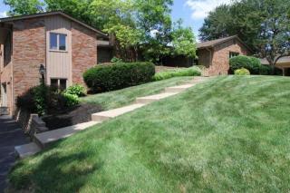 8039 Golfview Ct, Columbus, OH 43235-1230