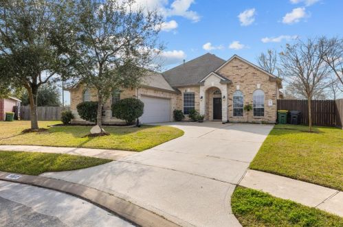 5802 Little Grove Dr, Pearland, TX 77581-2265