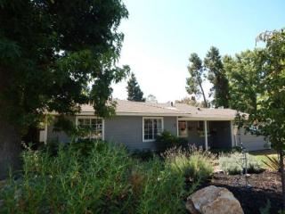 4217 Oak Knoll Dr, Carmichael, CA 95608-2633