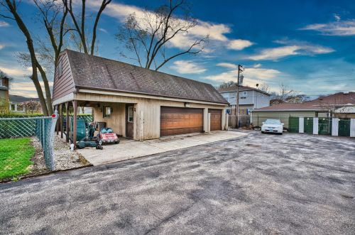 9130 Lehigh Ave, Morton Grove, IL 60053-2308