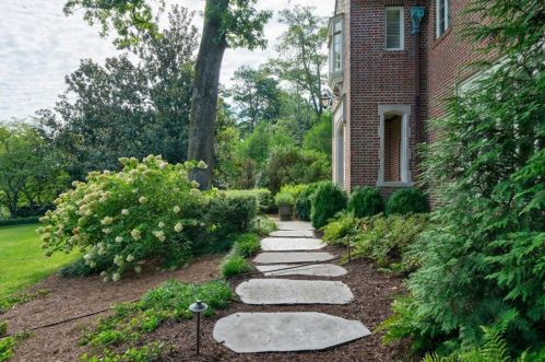 1227 Brookhaven Dr, Atlanta GA  30319-3105 exterior
