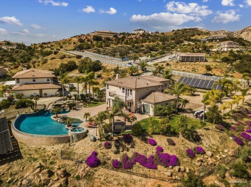 15325 Creek Hills Rd, El Cajon, CA 92021-2592