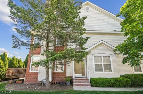 79 Albert Ct, Parsippany, NJ 07054-3421