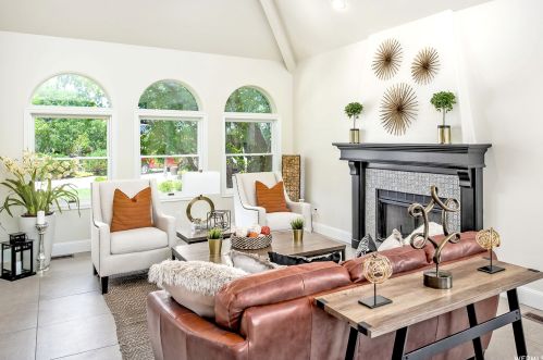 8851 Willow Grn Dr, Sandy UT 84093-2056 exterior