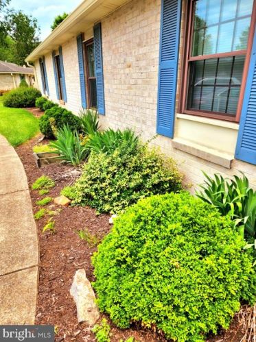 50 Valleybrook Dr, Lancaster PA  17601-4612 exterior