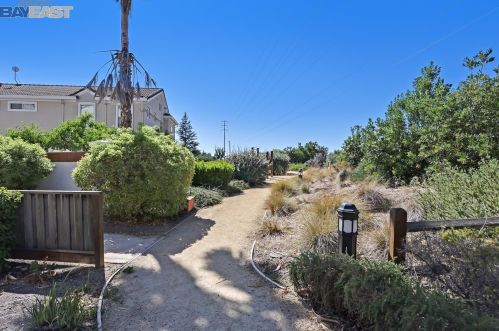 330 Belshaw Dr, Milpitas CA 95035-5472 exterior