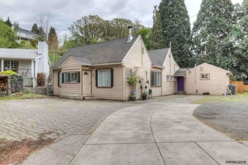 600 Oak St, Silverton, OR 97381-1861