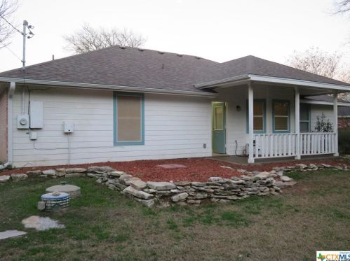 5 Bay Ct, Morgans Point, TX 76513-9246