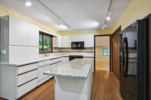 300 Elden Dr, Atlanta GA  30342-2032 exterior