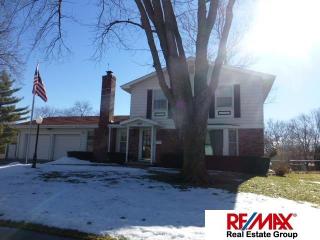 807 Hogan Dr, Omaha, NE 68046-2122