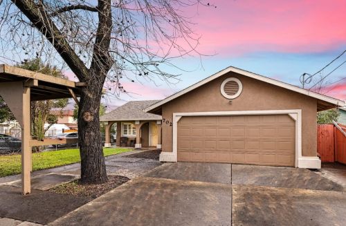 702 Coolidge Ave, Stockton, CA 95215-6810