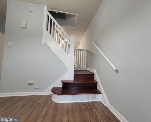 305 Ashmore Ave, Trenton, NJ 08611-3679