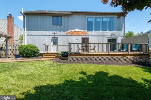 884 Salisbury Ct, Lancaster PA  17601-4481 exterior