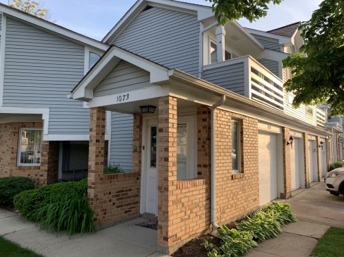 1073 Courtland Dr, Buffalo Grove, IL 60089-1199