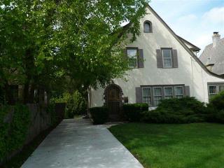 719 Reynolds St, Rockford, IL 61103-6127
