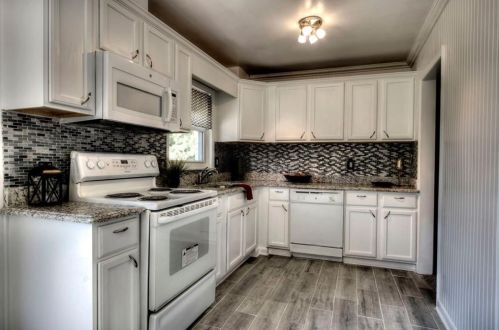 3533 Highwood Dr, Atlanta GA  30344-2500 exterior