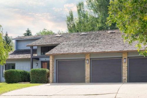 1105 12th Ave, Minot, ND 58701-5747