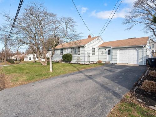 4 Baltimore Ave, Warren, RI 02885-1115