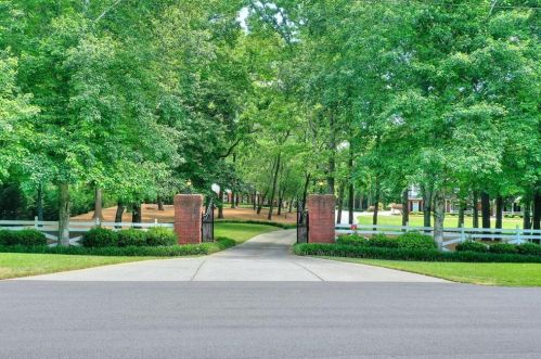 2391 Rabbit Farm Cir, Loganville, GA 30052-4245