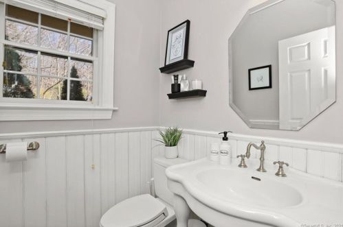 39 Halock Dr, Greenwich, CT 06831-5010