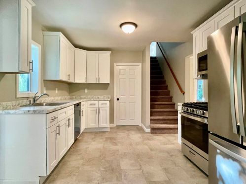 107 Hardy Rd, Londonderry, NH 03053-2825