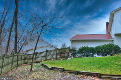8107 Kings Point Ct, Springfield VA  22153-3003 exterior