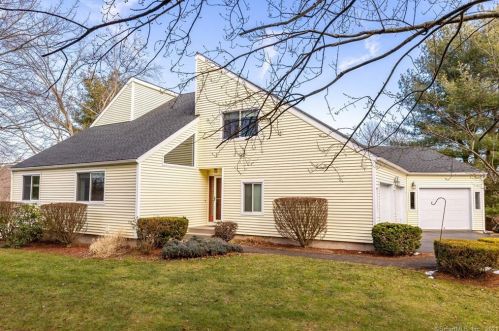 62 Rosewood Dr, Glastonbury, CT 06033-1647