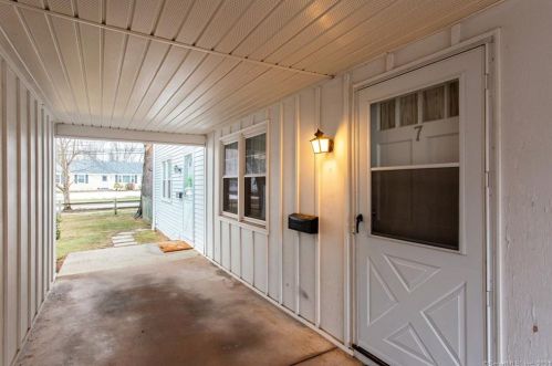 7 Firethorn Dr, Glastonbury, CT 06033-1220
