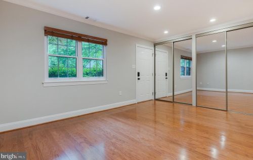 2059 Headlands Cir, Herndon, VA 20191-3642