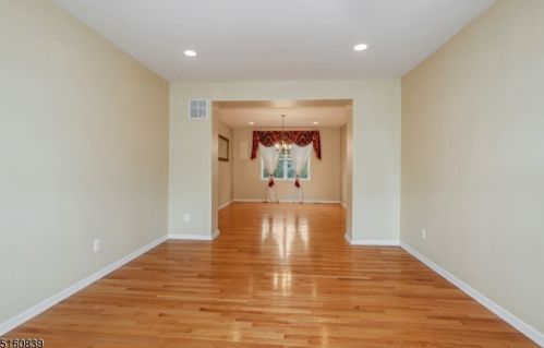66 Treetops Cir, Princeton NJ  08540-8581 exterior