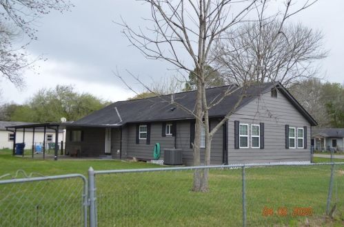 1003 Arcola St, Angleton TX  77515-3202 exterior