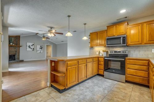 305 Trl Vw Ln, Garland TX  75043-5631 exterior