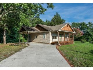 1043 Newtown Creek Loop, Calhoun, GA 30701-9366