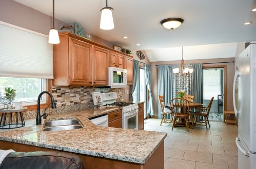 1404 Becker Ave, Batavia, IL 60510-9695