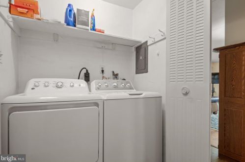 216 Valleybrook Dr, Lancaster PA  17601-4623 exterior